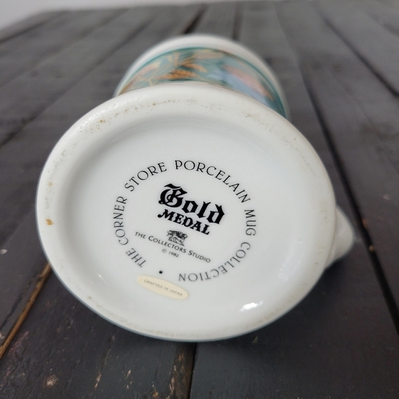 Gold Medal Vintage The Corner Store Porcelain Mug 1982 Collectors Studio Coffee - Picture 6 of 6